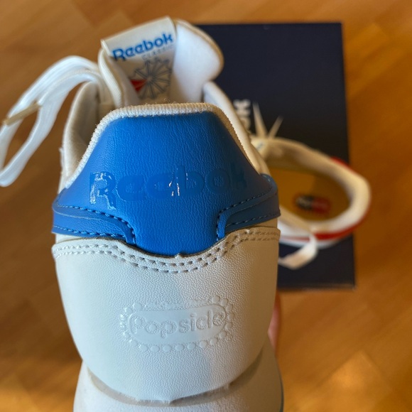 Reebok sneakers like new size 6.5 youth - Picture 3 of 9